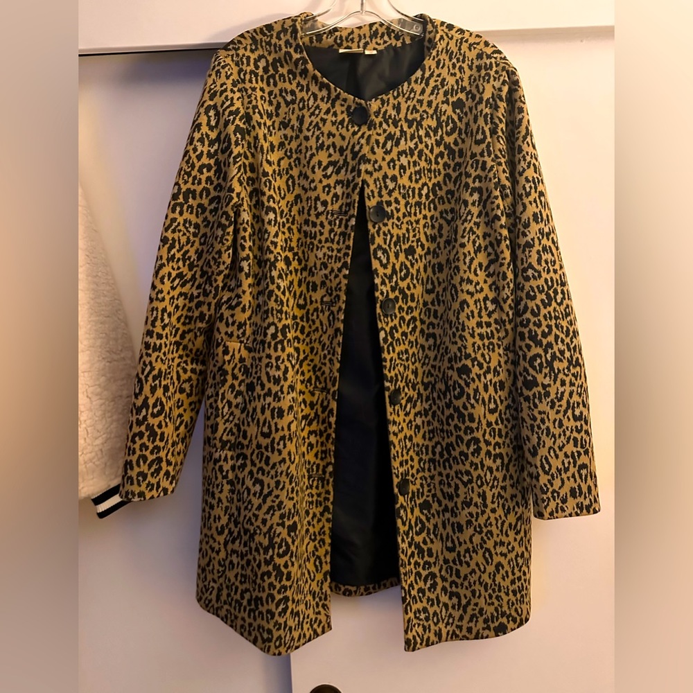 Gorgeous leopard spots overcoat. Like brand new. Very stylish